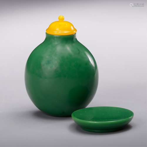 CHINESE GREEN GLASS SNUFF BOTTLE
