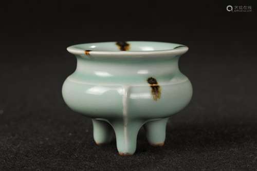 CHINESE CELADON GLAZED TRIPOD CENSER