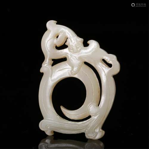 CHINESE ARCHAIC JADE PENDANT