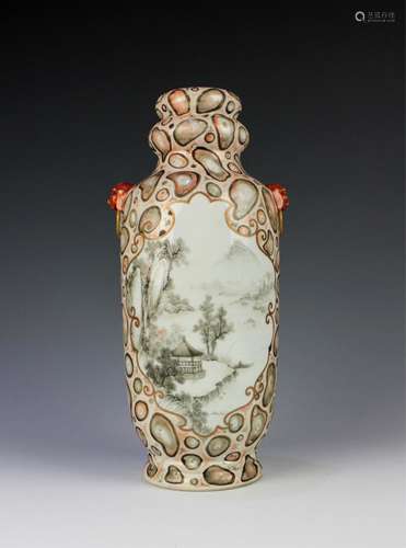 CHINESE FAMILLE ROSE PORCELAIN VASE