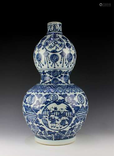 CHINESE BLUE AND WHITE DOUBLE GOURD VASE