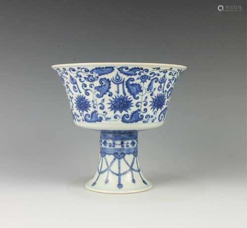 CHINESE BLUE AND WHITE STEM CUP