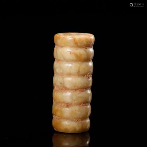 CHINESE ARCHAIC JADE PENDANT