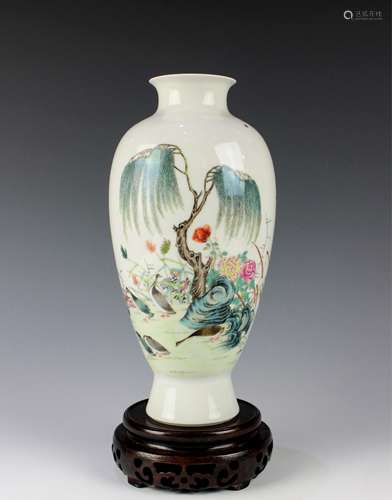 CHINESE FAMILLE ROSE PORCELAIN VASE