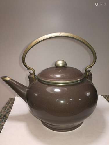 19th Century Export Polished Yixing Teapot Gong Ju Mark