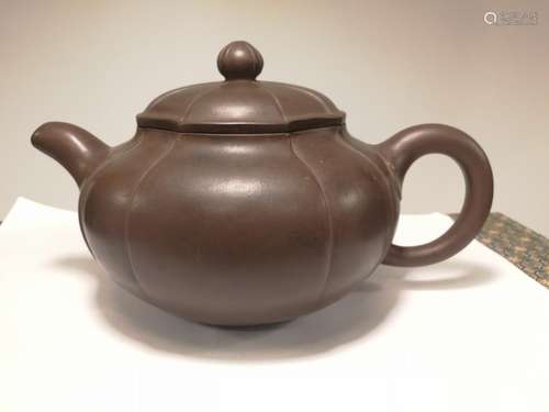 Mid-20th Century Yixing Zisha Teapot Gui Lin Mark