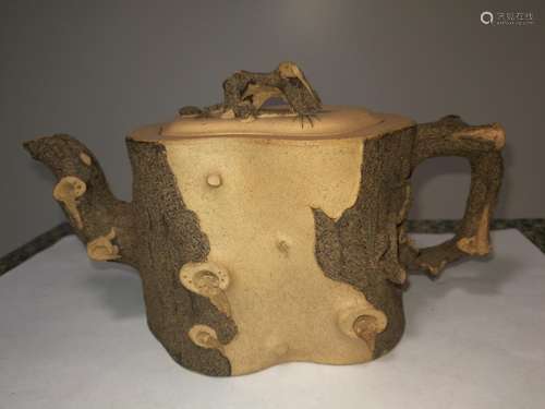 Mid-20th Century Chinese Yixing Zisha Teapot