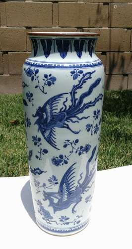 17th Century White and Blue Porcelain Straight Bottle