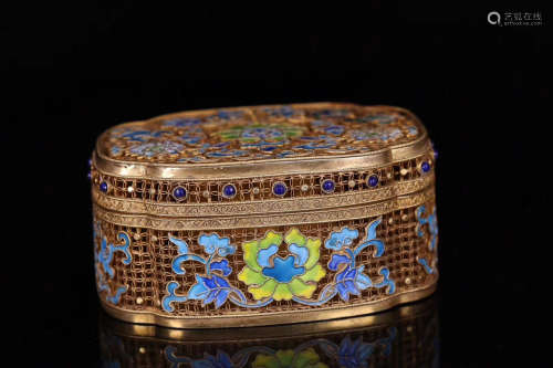 A SILVER GILT BOX WITH CAP LATE QING DYNASTY