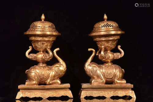 A PAIR OF QING DYNASTY GILT BRONZE CENSER WITH ELEPHANT DESGIN