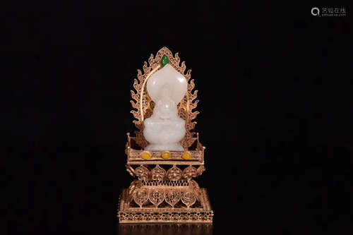 A HETIAN WHITE JADE GUAN YIN STATUE WITH GILT SILVER BASE