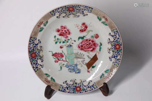 A FAMILLE-ROSE FLORAL PATTERN PLATE, QING DYNASTY