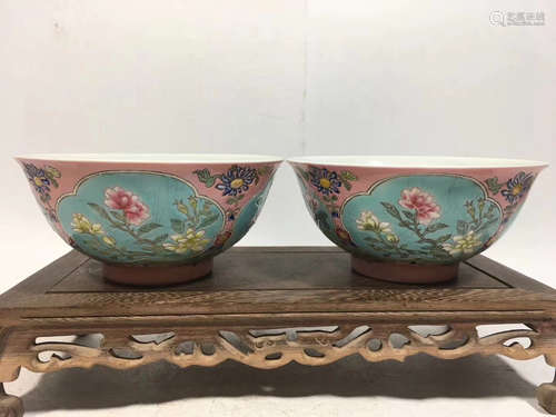 A PAIR OF ENAMELLED FLORAL BOWLS