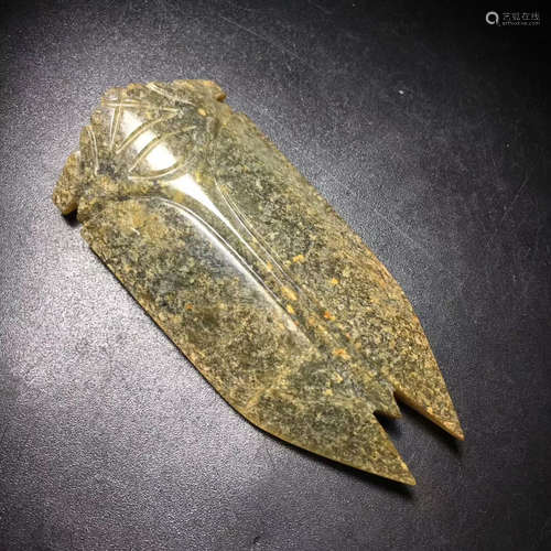 AN OLD HETIAN JADE CICADA HANDPIECE