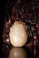 A QING DYNASTY HETIAN JADE SEED MATERIAL CICADA PENDANT