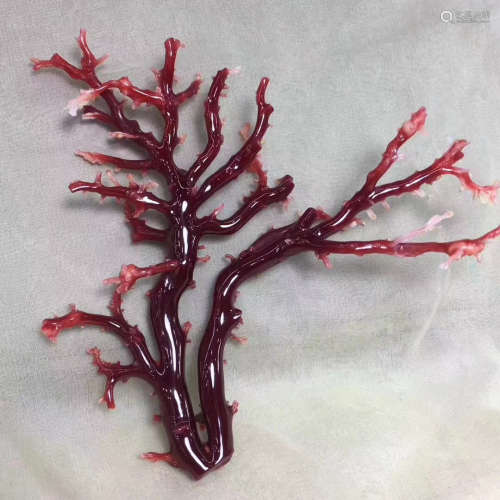 AN AQUA RED BLOOD TREE SHAPE ORNAMENT
