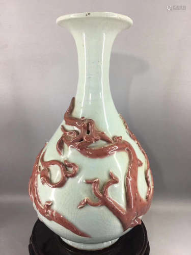 AN UNDERGLAZE RED SCULPTURE DRAGON TATTOO SPRING VASE