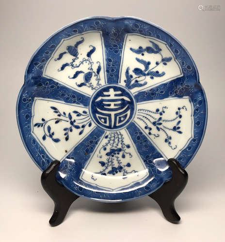 A BLUE & WHITE SUNFLOWER SHAPE PLATE