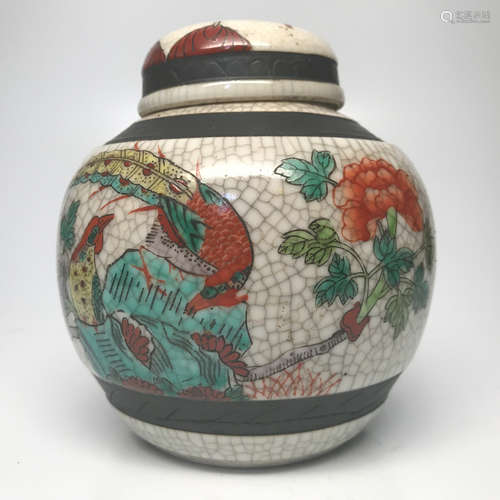 A GE GLAZE FAMILLE ROSE JAR WITH CAP