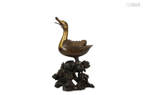 A CHINESE PARCEL-GILT ‘DUCK’ INCENSE BURNER AND COVER. Ming Dynasty, 17th Century. Standing on