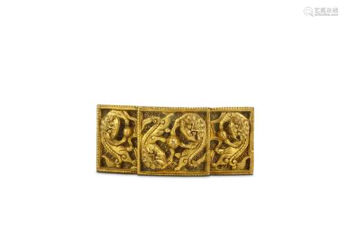 A CHINESE GILT BRONZE 'BUDDHIST LION DOGS' BELT SET. Qing Dynasty. Modelled with a central panel
