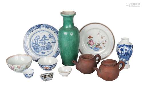 A collection of Chinese ceramics, 18th-20th century, comprising apple-green glazed baluster vase,