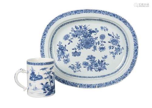 A Chinese export porcelain oval platter and mug, 18th century, the mug painted in underglaze blue