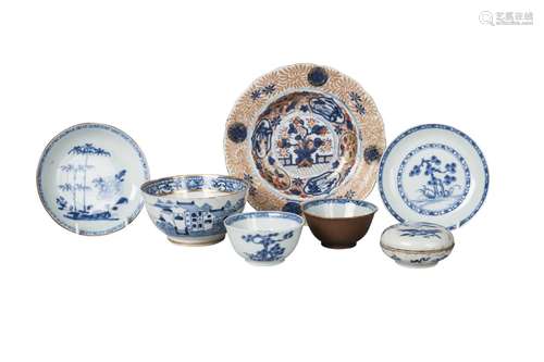 Seven pieces of Chinese porcelain, 18th-19th century, comprising seal paste box and cover, 7cm