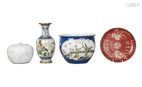 A Chinese porcelain jardiniere, 19th century, painted in famille verte enamels with panels of