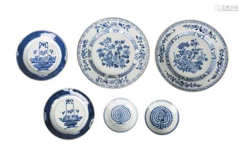 Six Chinese export porcelain plates, 17th-18th century, each painted in underglaze blue with