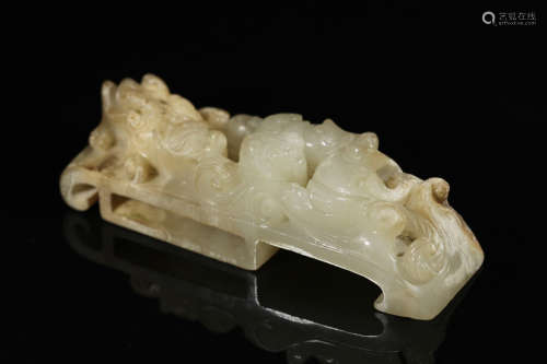 ARCHAIC JADE CARVED 'MYTHICAL BEASTS' ORNAMENT