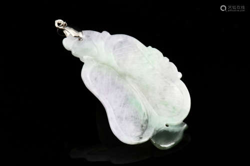 ICY JADEITE CARVED 'FAN' PENDANT WITH CERTIFICATE