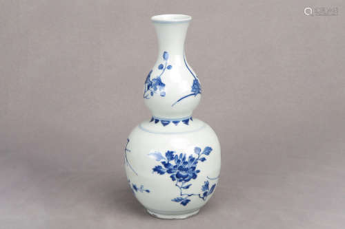 BLUE AND WHITE 'FLOWERS' DOUBLE GOURD VASE