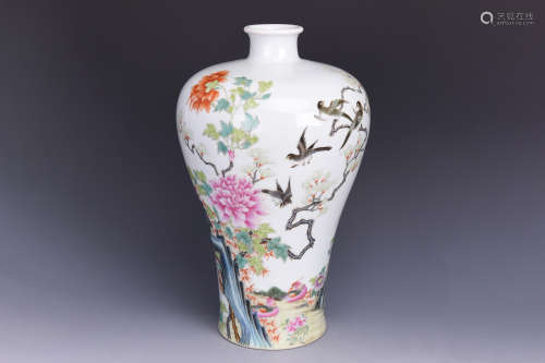 FAMILLE ROSE 'FLOWERS AND BIRDS' VASE