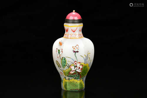 WHITE GLASS AND PAINTED 'FLOWERS' SNUFF BOTTLE