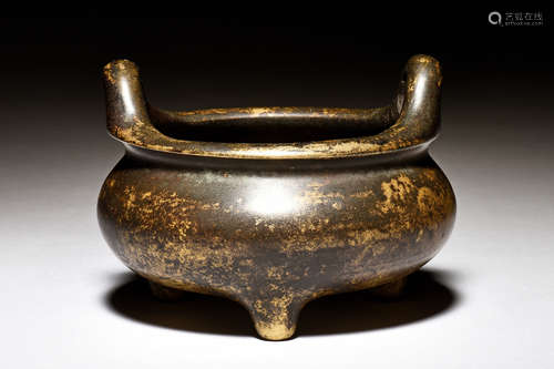 JING XIANG LIN: BRONZE CAST TRIPOD CENSER