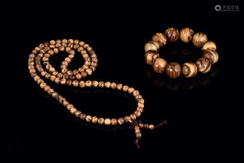 SET OF AGARWOOD BEAD NECKLACE AND BRACELET