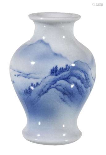 Makuzu Kozan: A small porcelain vase, of inverted baluster form with splayed foot and everted rim,