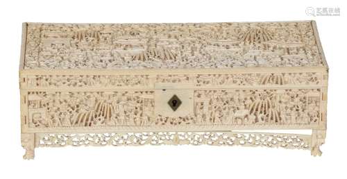 Y A Cantonese ivory box and cover, 19th century