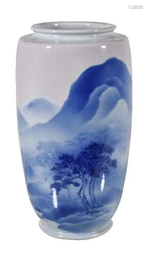 Makuzu Kozan : A porcelain vase of tapered cylindrical form with broad mouth and everted lip,