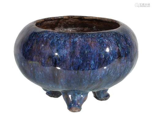 A Chinese high-fired stoneware tripod bowl, 19th or 20th century, with streaked blue and lavender