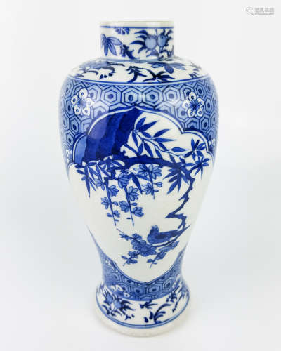 A BLUE AND WHITE VASE