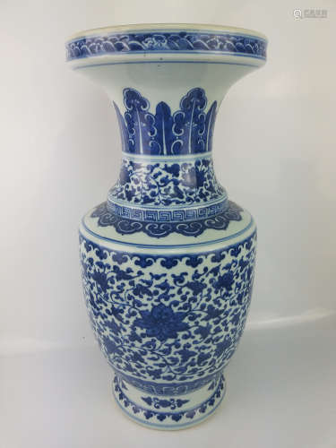 A BLUE AND WHITE VASE