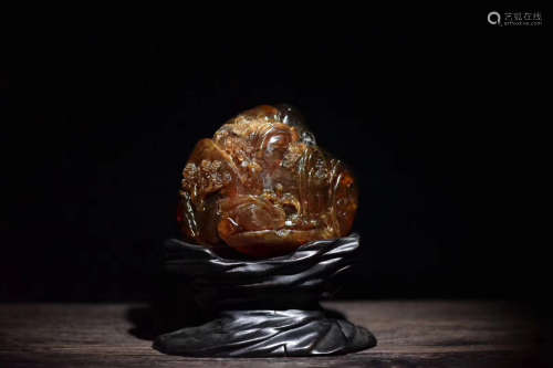 AN AMBER SCULPTURE