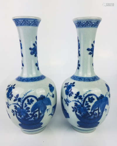 A PAIR OF BLUE AND WHITE LONG NECK VASES