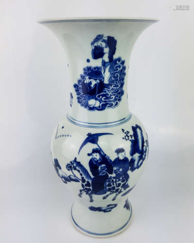 A BLUE AND WHITE VASE