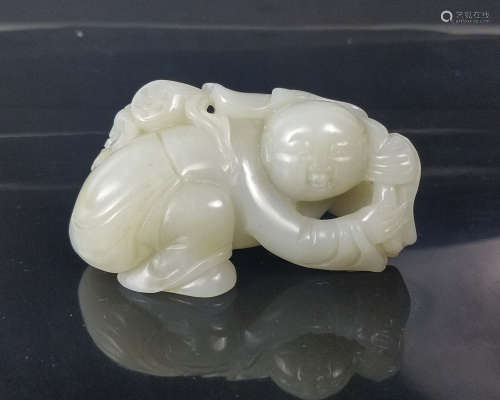 A HETIAN JADE PENDANT