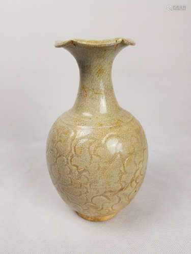 A WUDAI FLORAL RIMED VASE