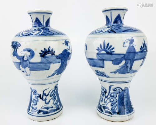 A PAIR OF BLUE AND WHITE VASES