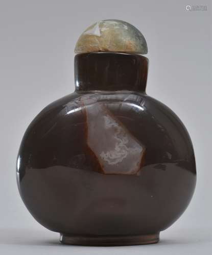 Snuff bottle. China. 19th century. Carved agate. 2-1/4